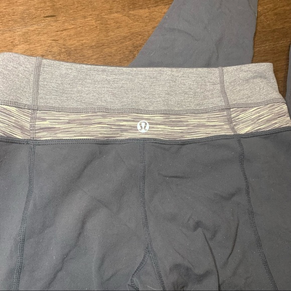 EUC LULULEMON DARK GREY/PURPLE TINT WIDE LEG HIGH RISE LEGGINGS SIZE 4 TALL - Picture 3 of 5